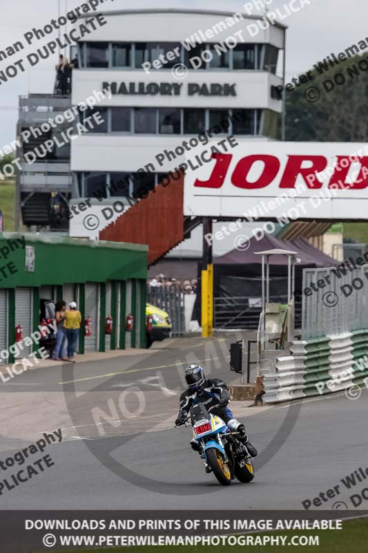 Vintage motorcycle club;eventdigitalimages;mallory park;mallory park trackday photographs;no limits trackdays;peter wileman photography;trackday digital images;trackday photos;vmcc festival 1000 bikes photographs